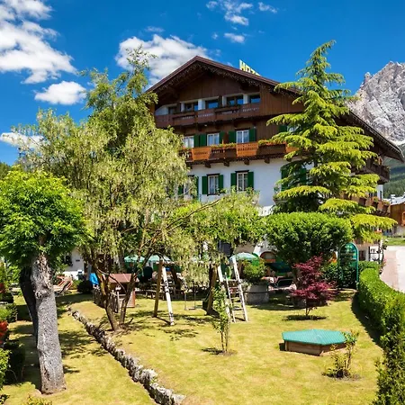 品特奇萨酒店 科尔蒂纳丹佩佐