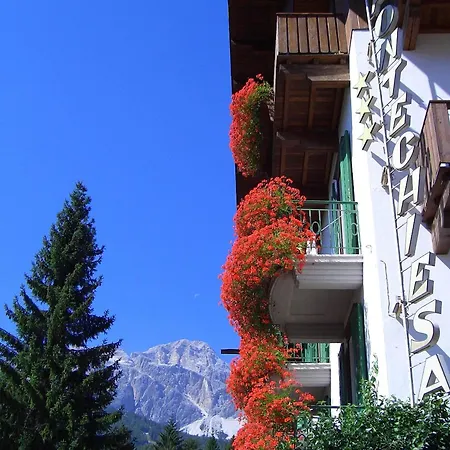 מלון Pontechiesa קורטינה ד'אמפזו